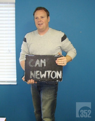 Illustration for article titled Everybody's Taking Photos With Cam Newton's Stolen Computer
